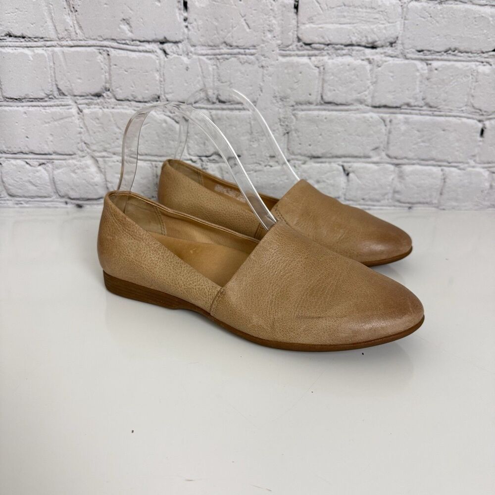 Dansko Larisa Flat in Taupe Milled Textured Leather Round Toe Women 36 US 5.5-6